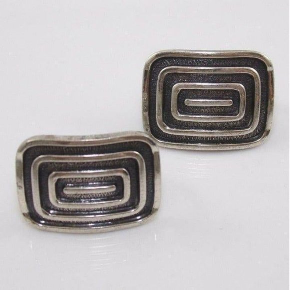 Vintage Beau Sterling Silver Curved Maze Screw Back Earrings - Picture 2 of 4